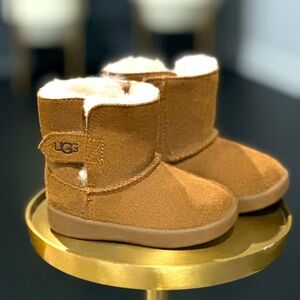 UGGS toddler Keelan ll chestnut color. Size 4/5. Perfect for fall and winter!